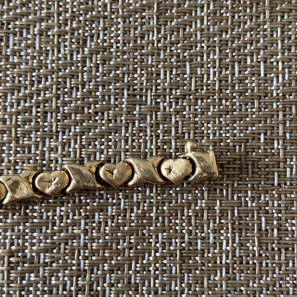 COPY - Vintage 14k Gold Hugs and Kisses bracelet - Picture 13 of 13